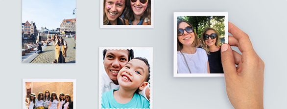 Fotografías de familias diferentes apoyadas en una pared