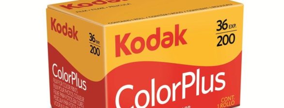 Película para fotos a color con un rollo. Marca Kodak