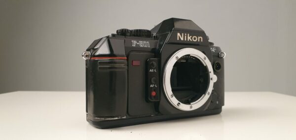 Nikon F501